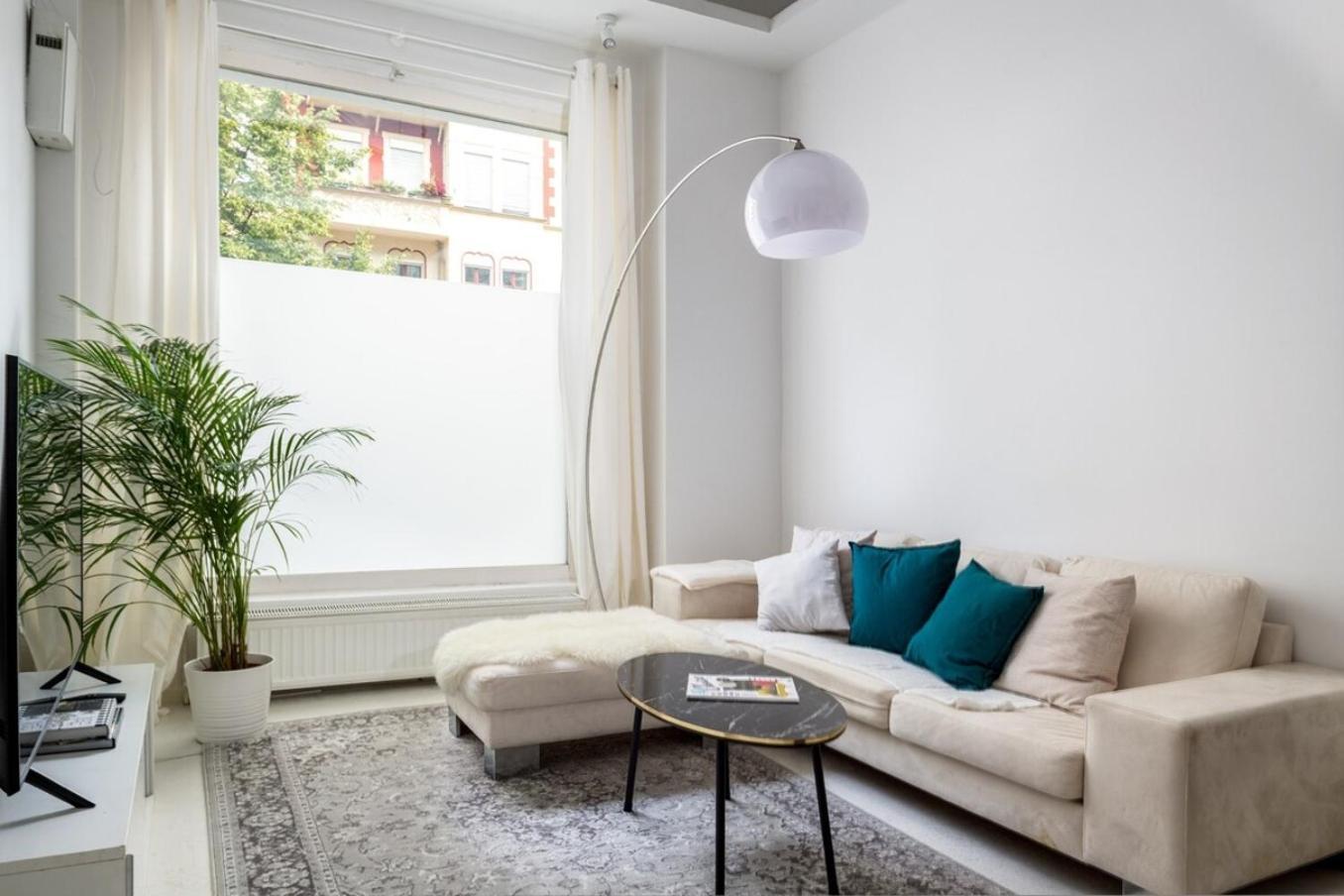 Central Home With Fireplace Near Underground Berlin Eksteriør billede